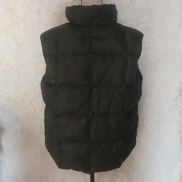 Land’s End Quilted Puffer Vest - Picture 3 of 9
